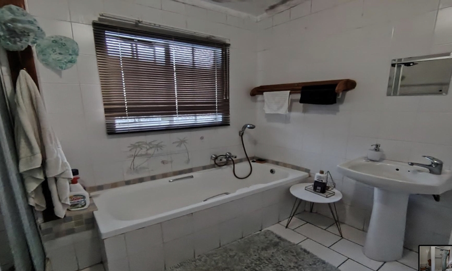 3 Bedroom Property for Sale in Kiepersol Free State